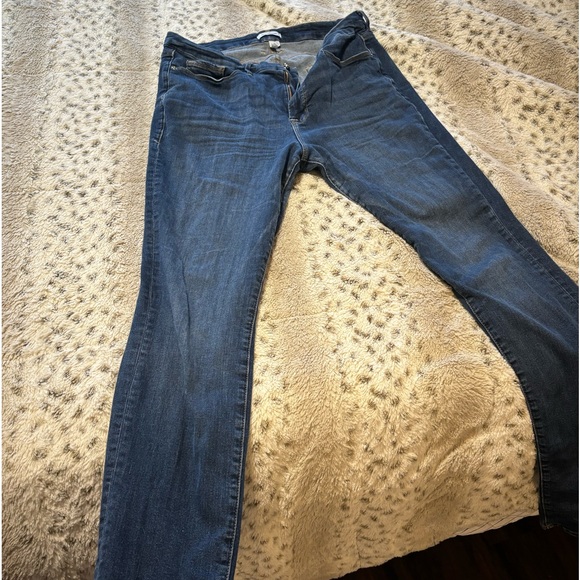 Good American Jeans - Picture 5 of 6